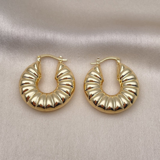 Oro Laminado Medium Hoop, Gold Filled Style Hollow Design, Diamond Cutting Finish, Golden Finish