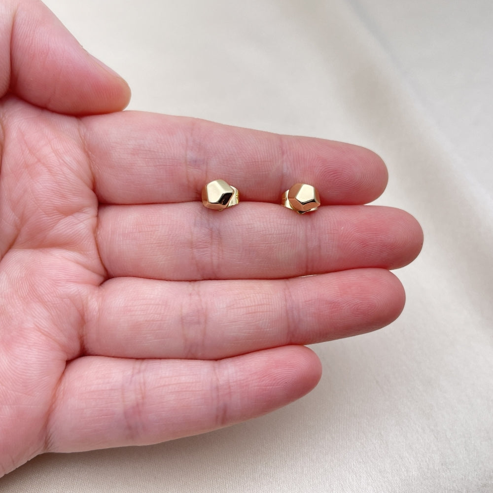 Oro Laminado Stud Earring, Gold Filled Style Polished, Golden Finish
