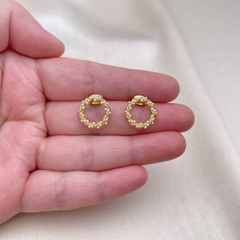 Oro Laminado Stud Earring, Gold Filled Style Twist Design, with Ivory Pearl, Polished, Golden Finish