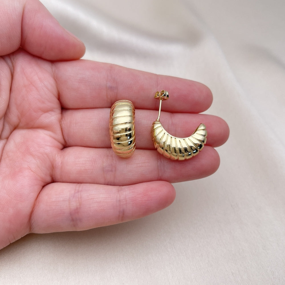 Oro Laminado Stud Earring, Gold Filled Style Twist Design, Polished, Golden Finish