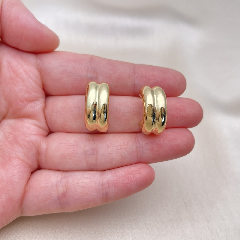 Oro Laminado Stud Earring, Gold Filled Style Polished, Golden Finish