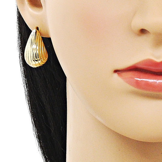Oro Laminado Stud Earring, Gold Filled Style Teardrop Design, Diamond Cutting Finish, Golden Finish
