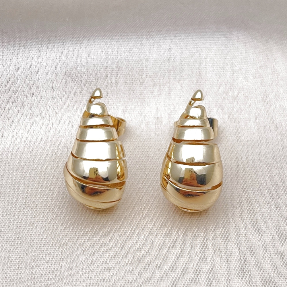 Oro Laminado Stud Earring, Gold Filled Style Teardrop and Twist Design, Polished, Golden Finish