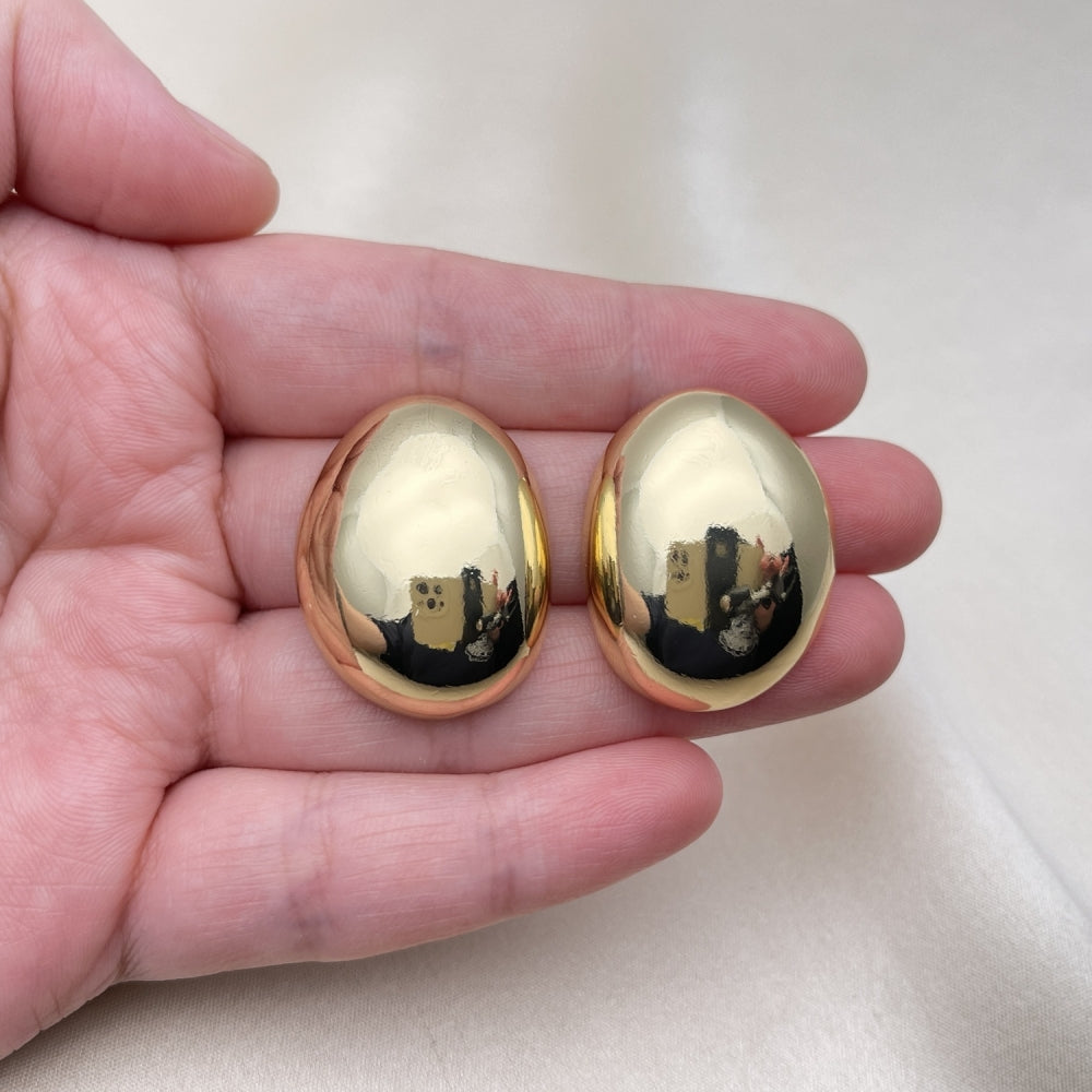 Oro Laminado Stud Earring, Gold Filled Style Polished, Golden Finish