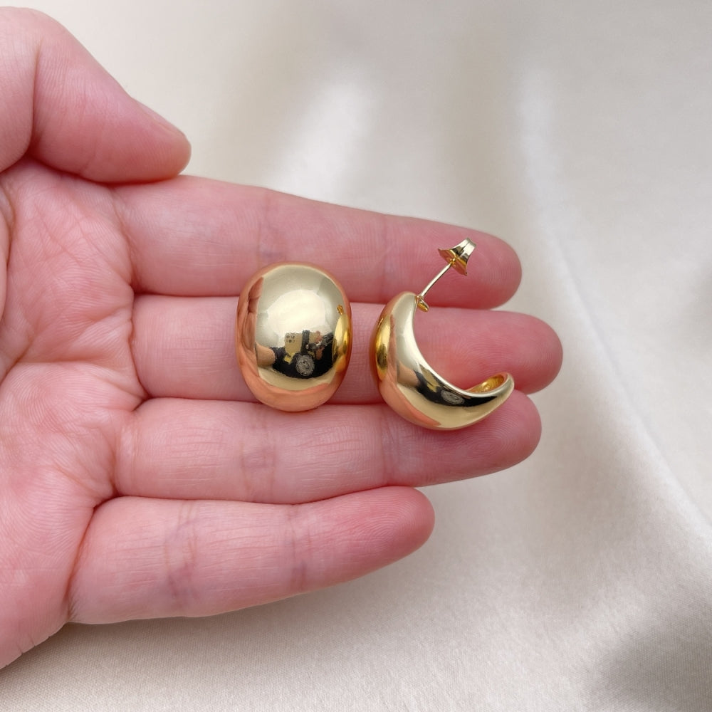 Oro Laminado Stud Earring, Gold Filled Style Polished, Golden Finish