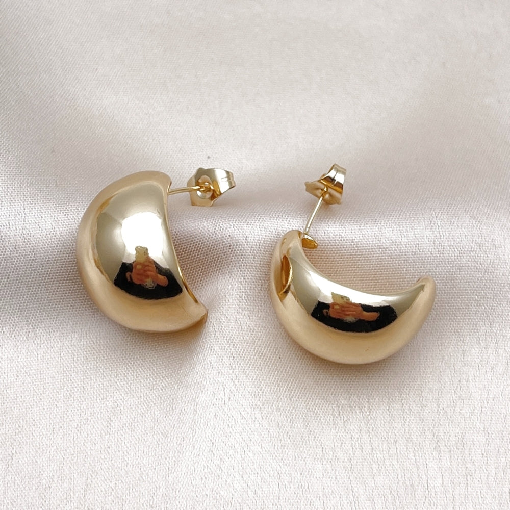 Oro Laminado Stud Earring, Gold Filled Style Polished, Golden Finish