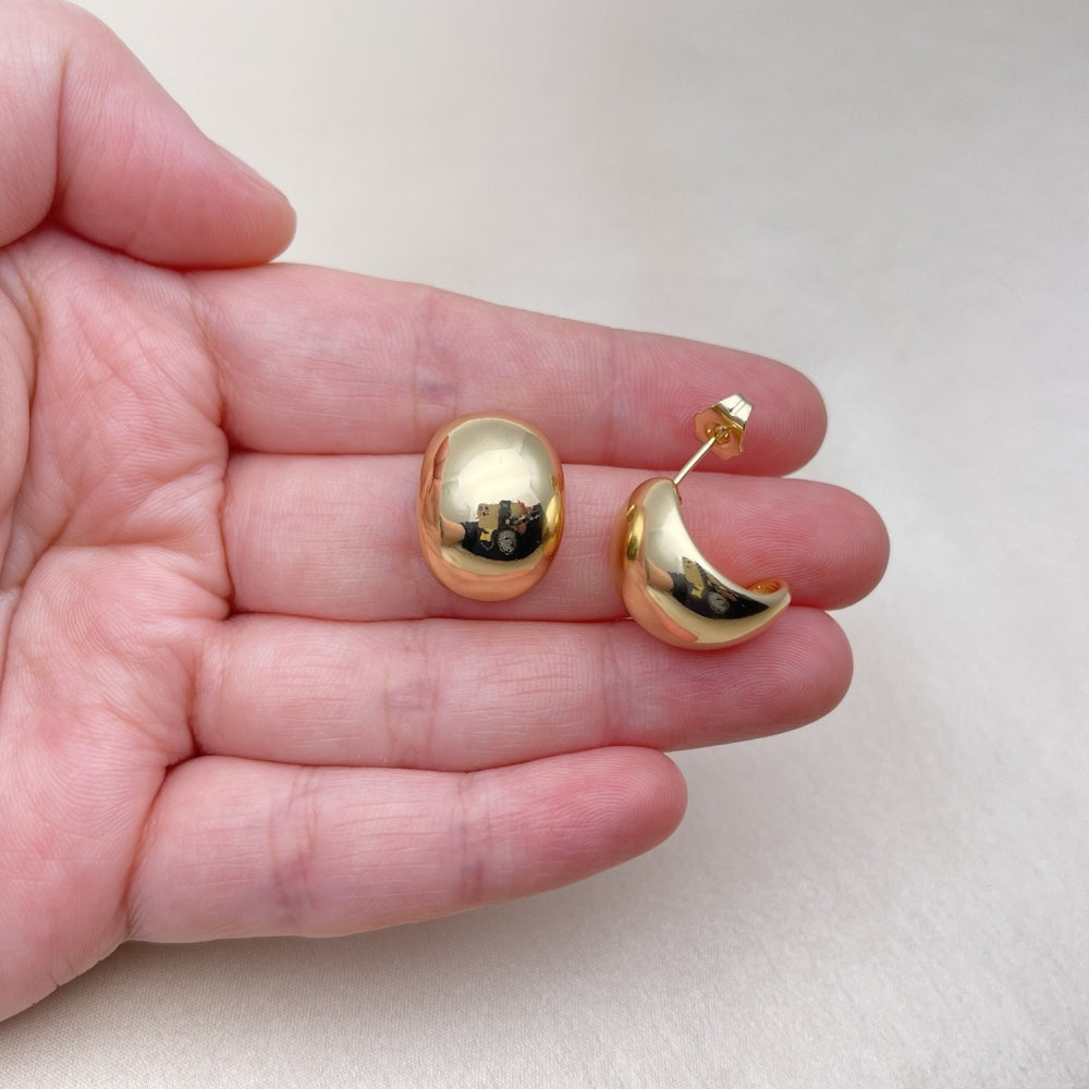 Oro Laminado Stud Earring, Gold Filled Style Polished, Golden Finish