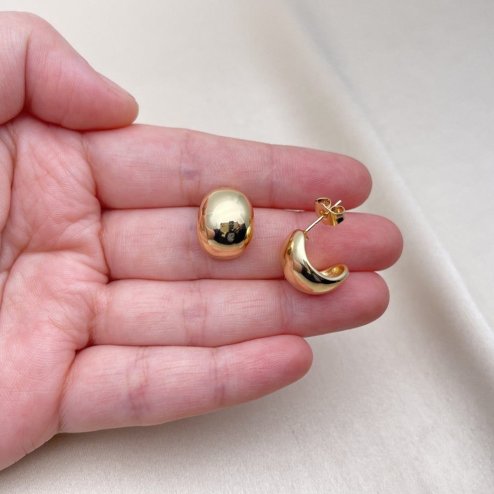 Oro Laminado Stud Earring, Gold Filled Style Polished, Golden Finish