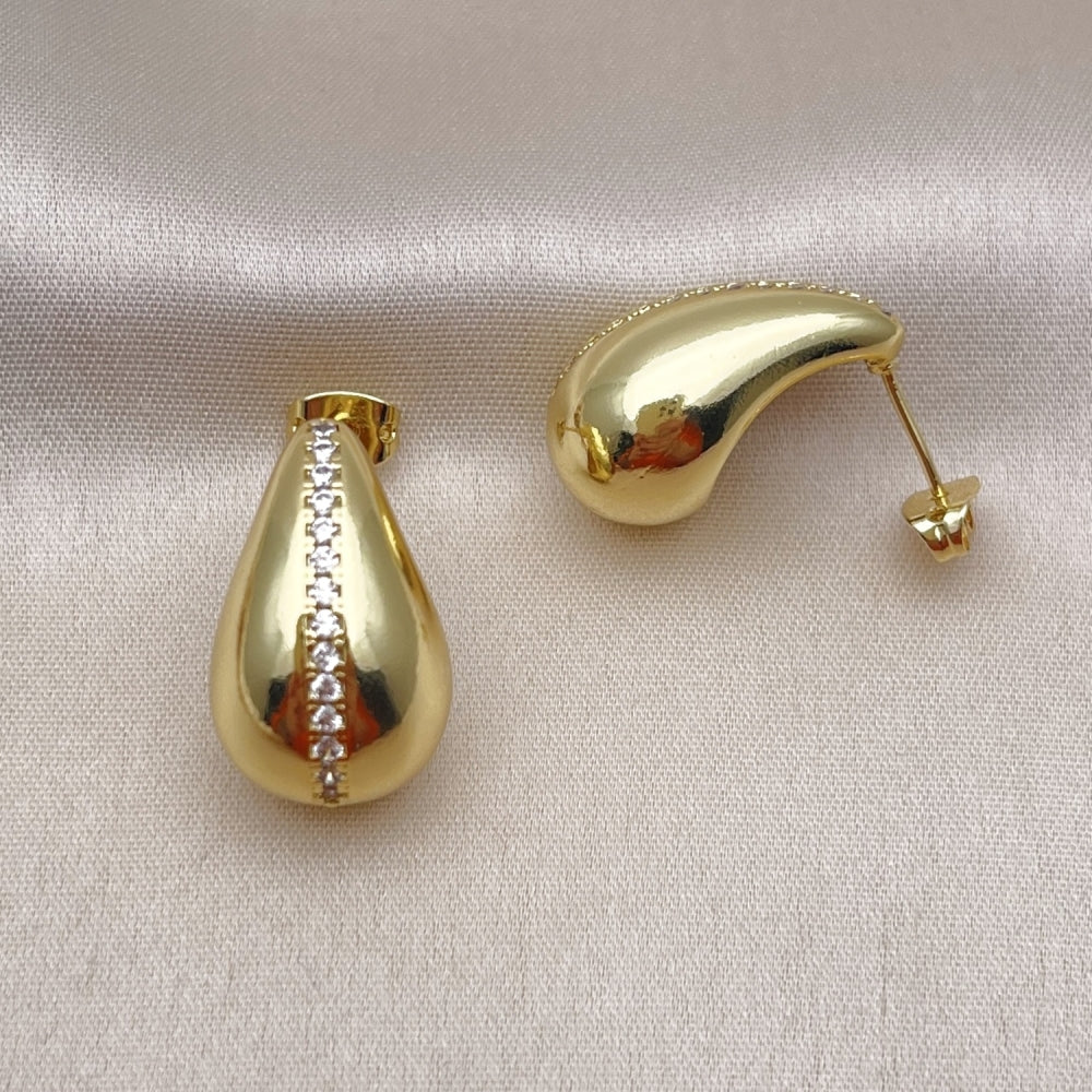Oro Laminado Stud Earring, Gold Filled Style Teardrop Design, with White Micro Pave, Polished, Golden Finish