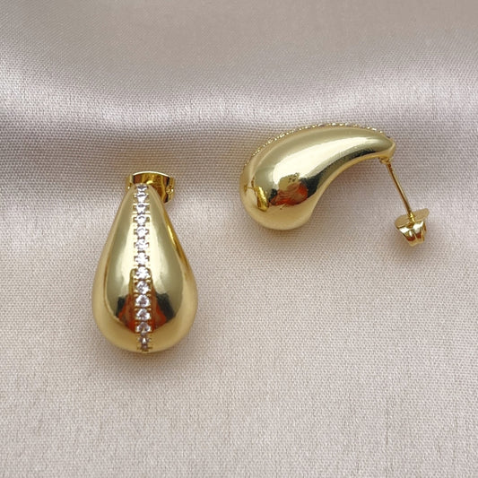 Oro Laminado Stud Earring, Gold Filled Style Teardrop Design, with White Micro Pave, Polished, Golden Finish