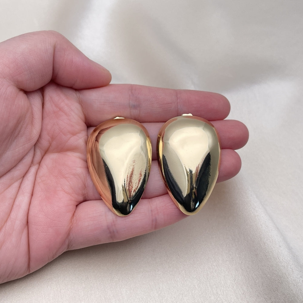 Oro Laminado Stud Earring, Gold Filled Style Teardrop Design, Polished, Golden Finish