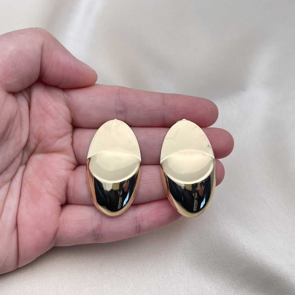 Oro Laminado Stud Earring, Gold Filled Style Polished, Golden Finish