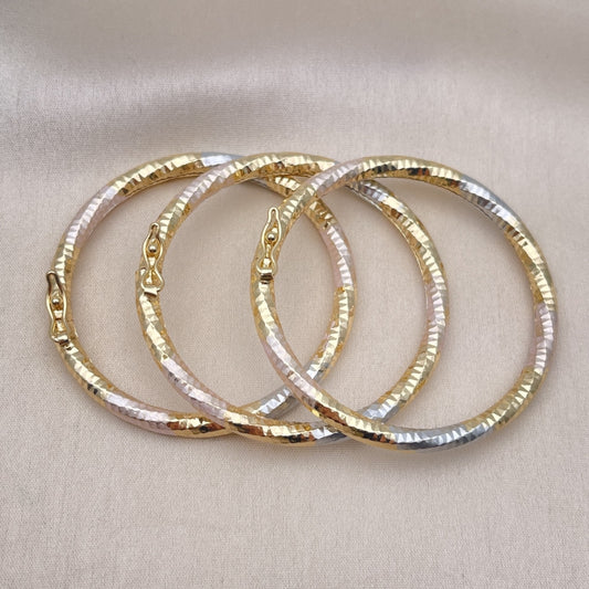 Oro Laminado Trio Bangle, Gold Filled Style Hollow Design, Diamond Cutting Finish, Golden Finish