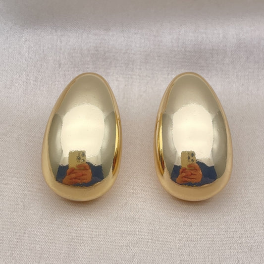 Oro Laminado Stud Earring, Gold Filled Style Teardrop Design, Polished, Golden Finish