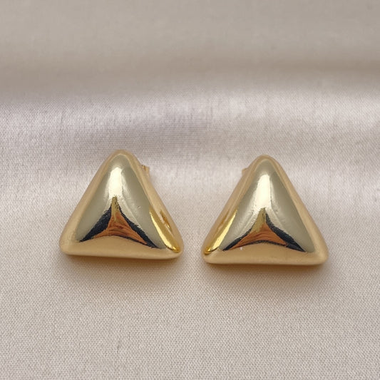 Oro Laminado Stud Earring, Gold Filled Style Polished, Golden Finish