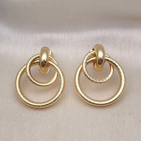 Oro Laminado Stud Earring, Gold Filled Style Hollow Design, Diamond Cutting Finish, Golden Finish