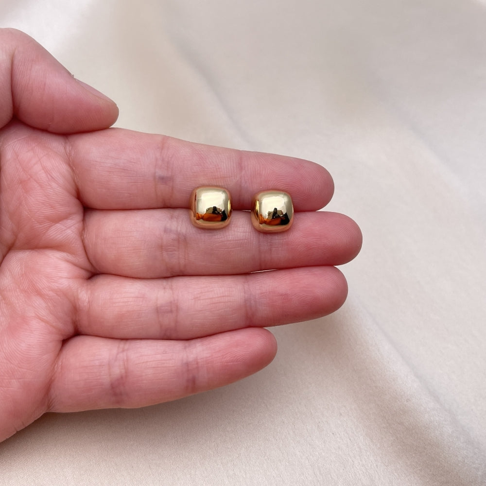 Oro Laminado Stud Earring, Gold Filled Style Polished, Golden Finish