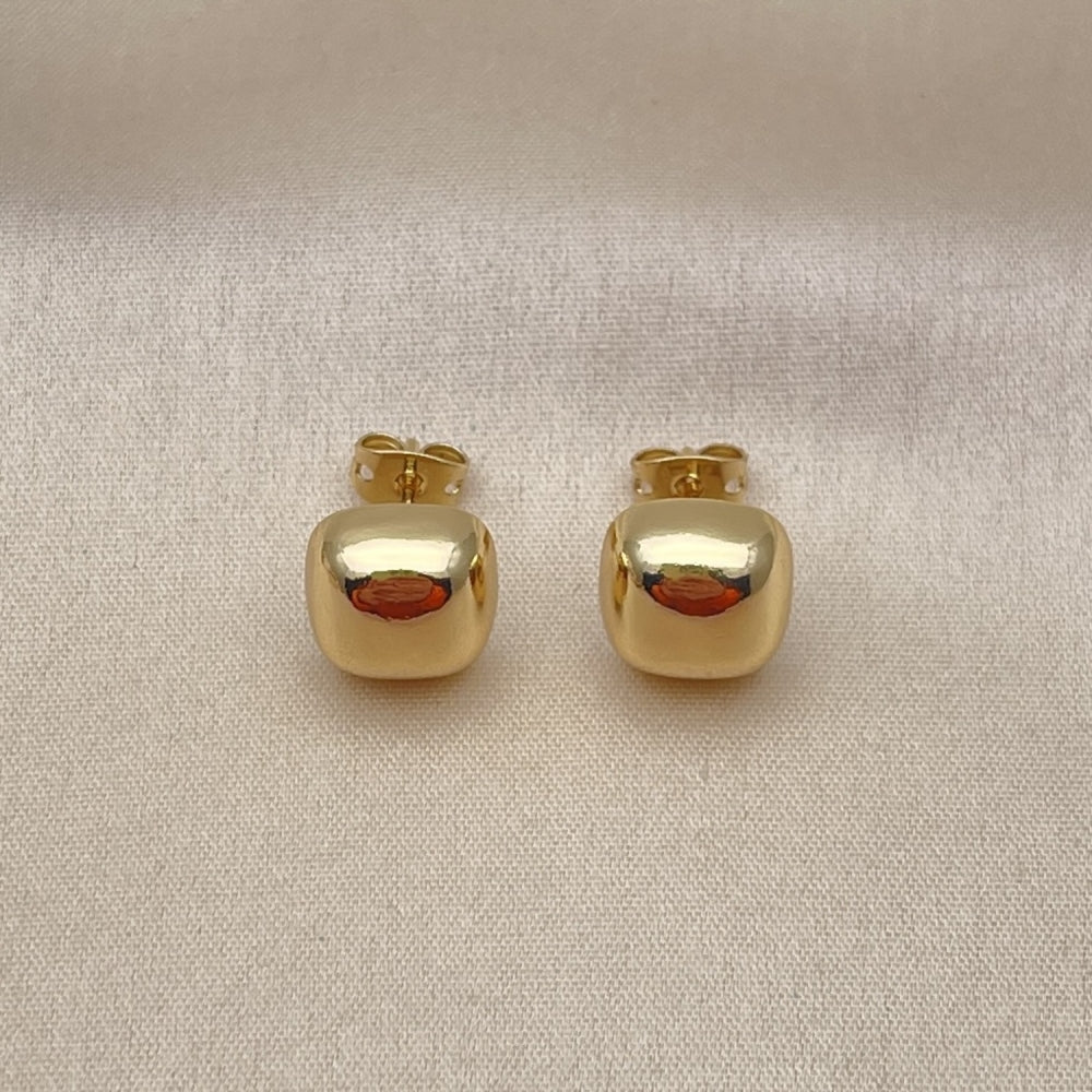 Oro Laminado Stud Earring, Gold Filled Style Polished, Golden Finish