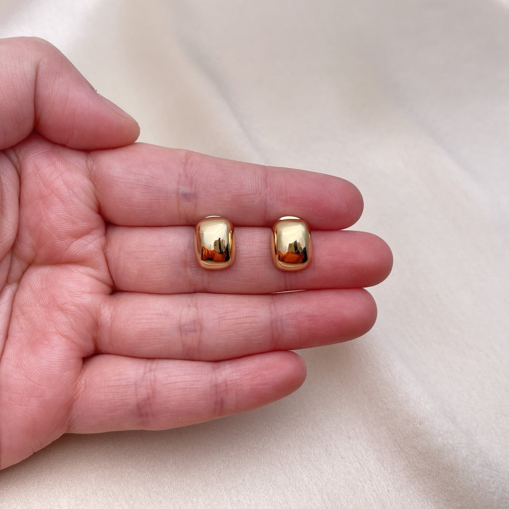 Oro Laminado Stud Earring, Gold Filled Style Polished, Golden Finish