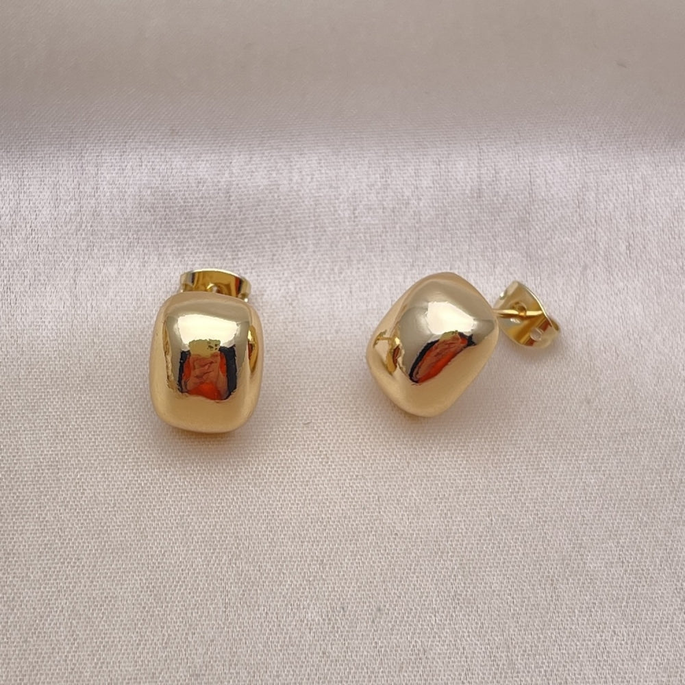 Oro Laminado Stud Earring, Gold Filled Style Polished, Golden Finish