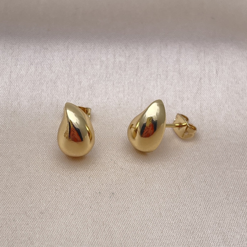 Oro Laminado Stud Earring, Gold Filled Style Teardrop Design, Polished, Golden Finish