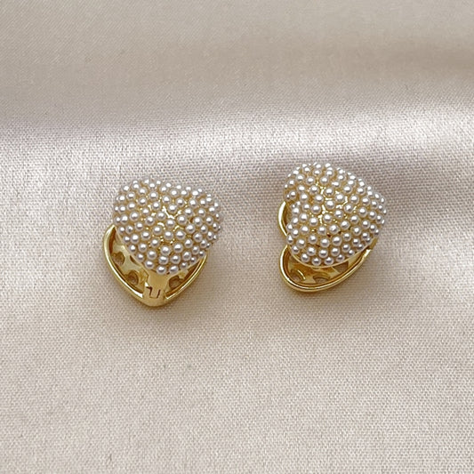 Oro Laminado Huggie Hoop, Gold Filled Style Heart Design, with Ivory Pearl, Polished, Golden Finish