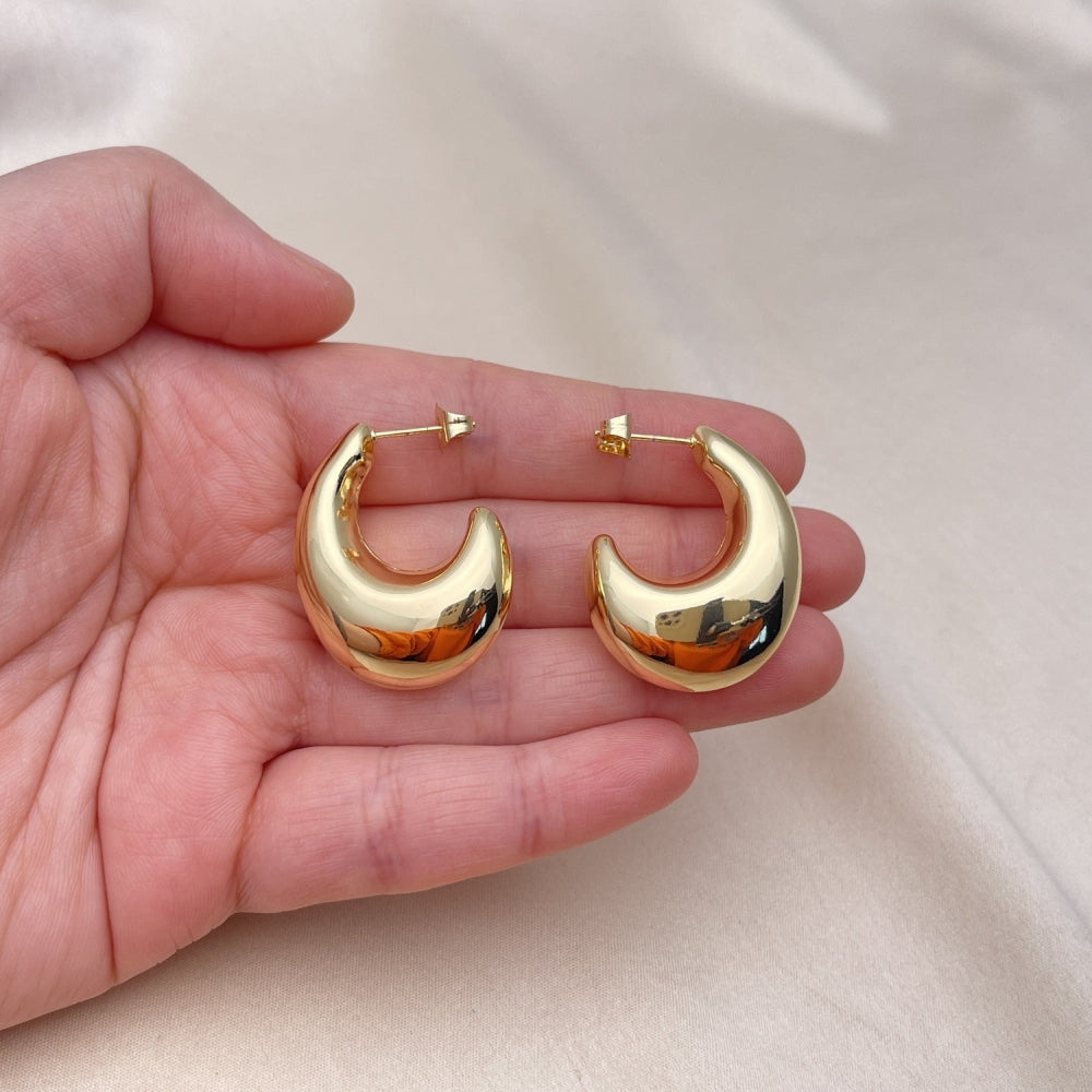Oro Laminado Stud Earring, Gold Filled Style Hollow Design, Polished, Golden Finish