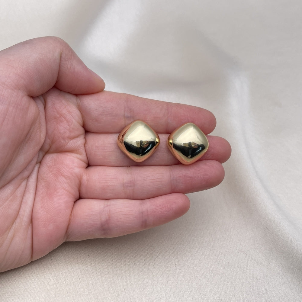 Oro Laminado Stud Earring, Gold Filled Style Polished, Golden Finish