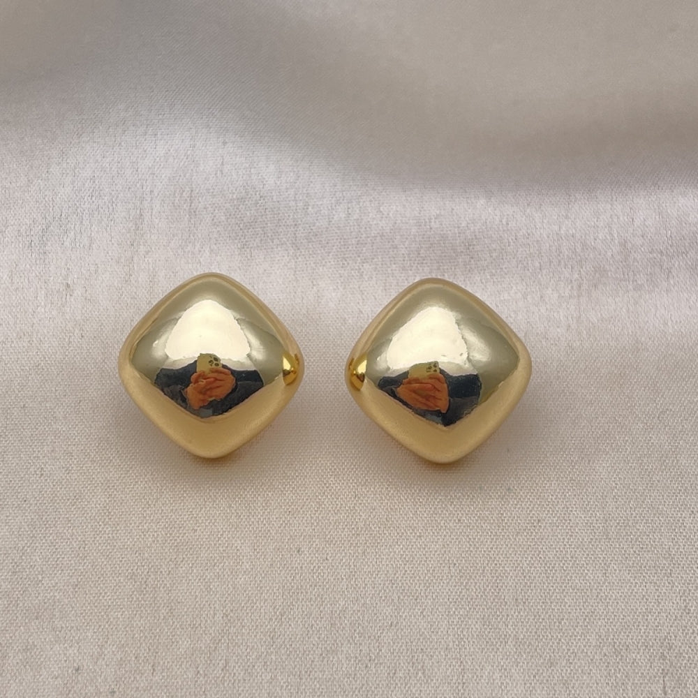 Oro Laminado Stud Earring, Gold Filled Style Polished, Golden Finish