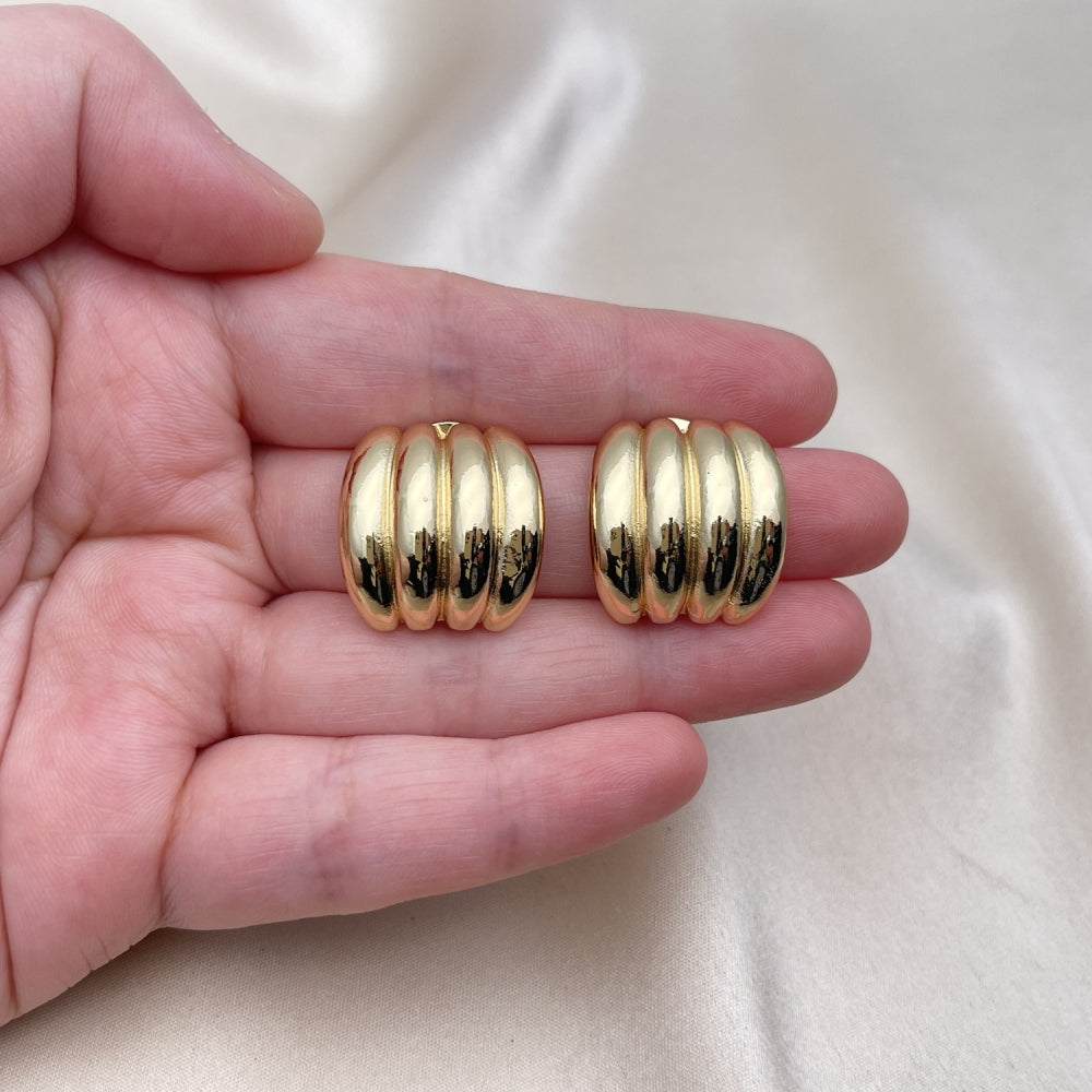 Oro Laminado Stud Earring, Gold Filled Style Polished, Golden Finish