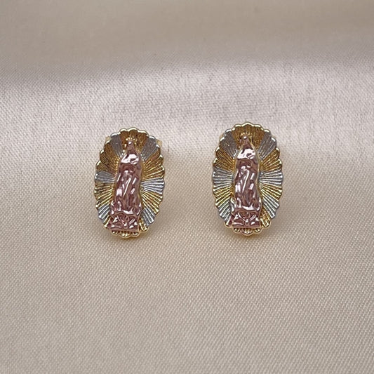 Oro Laminado Stud Earring, Gold Filled Style Guadalupe Design, Diamond Cutting Finish, Tricolor