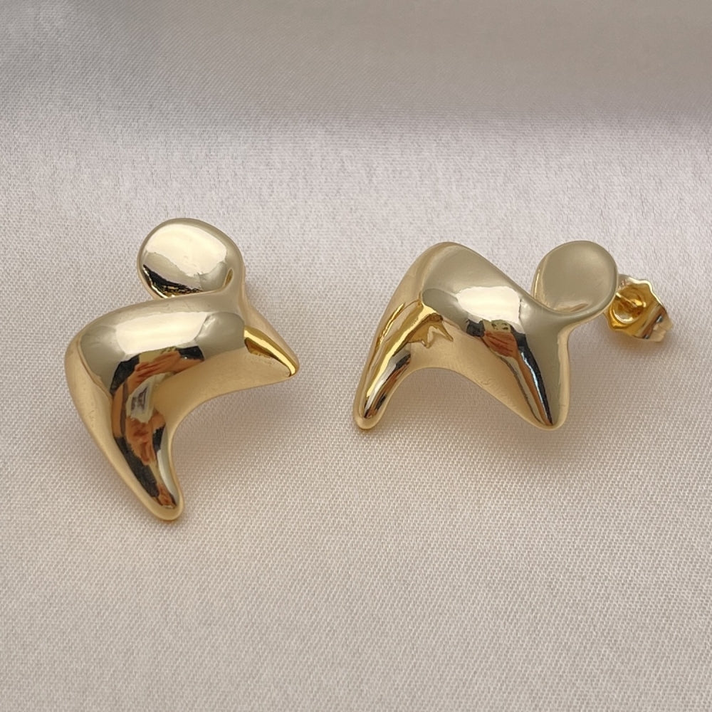 Oro Laminado Stud Earring, Gold Filled Style Polished, Golden Finish