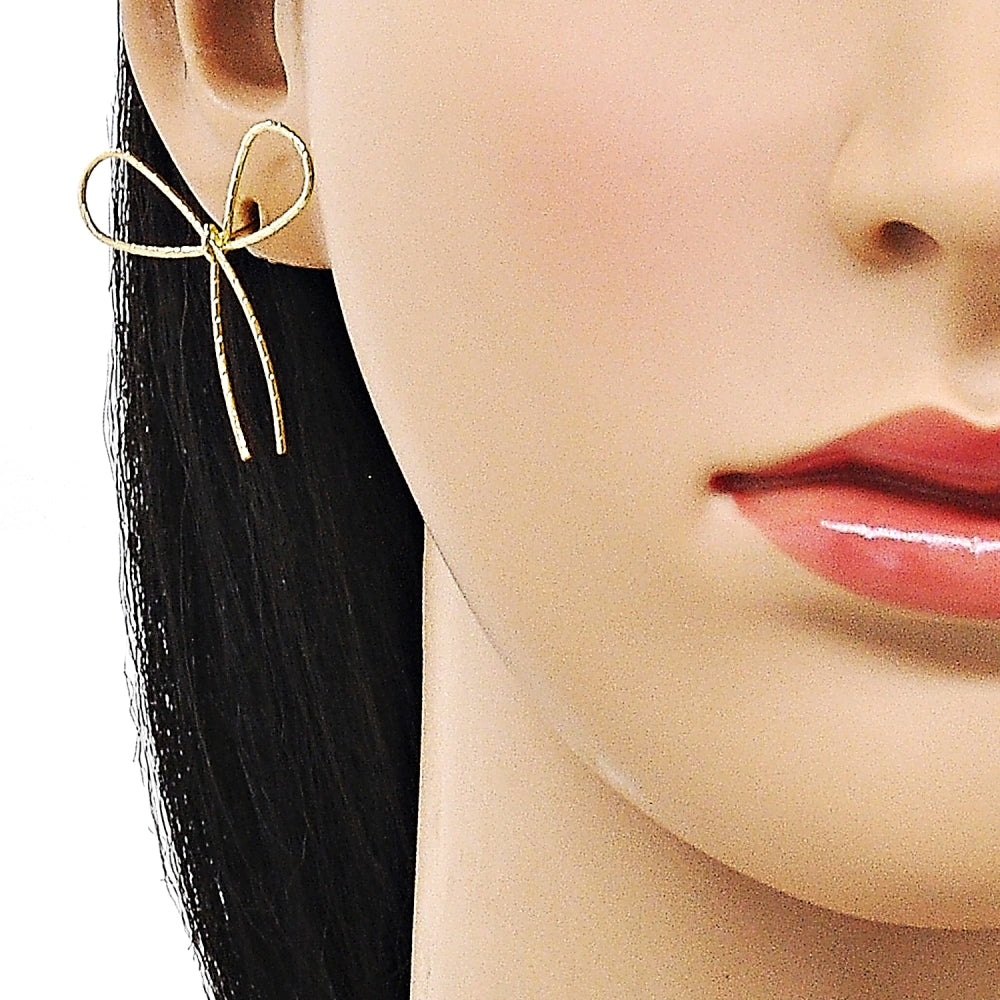 Oro Laminado Stud Earring, Gold Filled Style Bow Design, Diamond Cutting Finish, Golden Finish