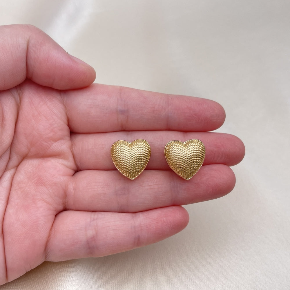 Oro Laminado Huggie Hoop, Gold Filled Style Heart Design, Diamond Cutting Finish, Golden Finish