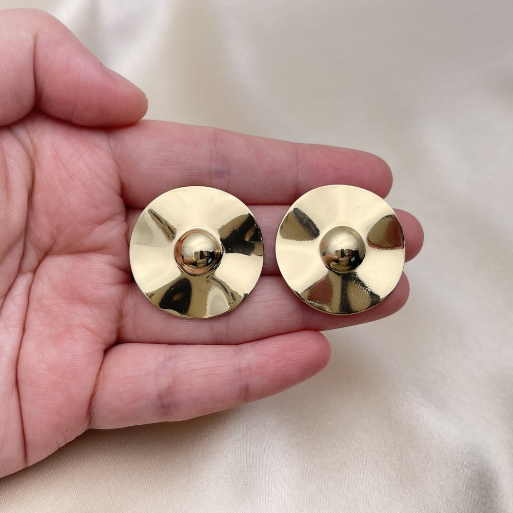 Oro Laminado Stud Earring, Gold Filled Style Polished, Golden Finish