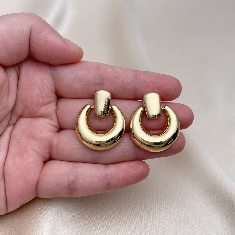 Oro Laminado Stud Earring, Gold Filled Style Polished, Golden Finish