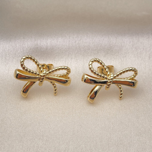 Oro Laminado Stud Earring, Gold Filled Style Bow and Twist Design, Polished, Golden Finish