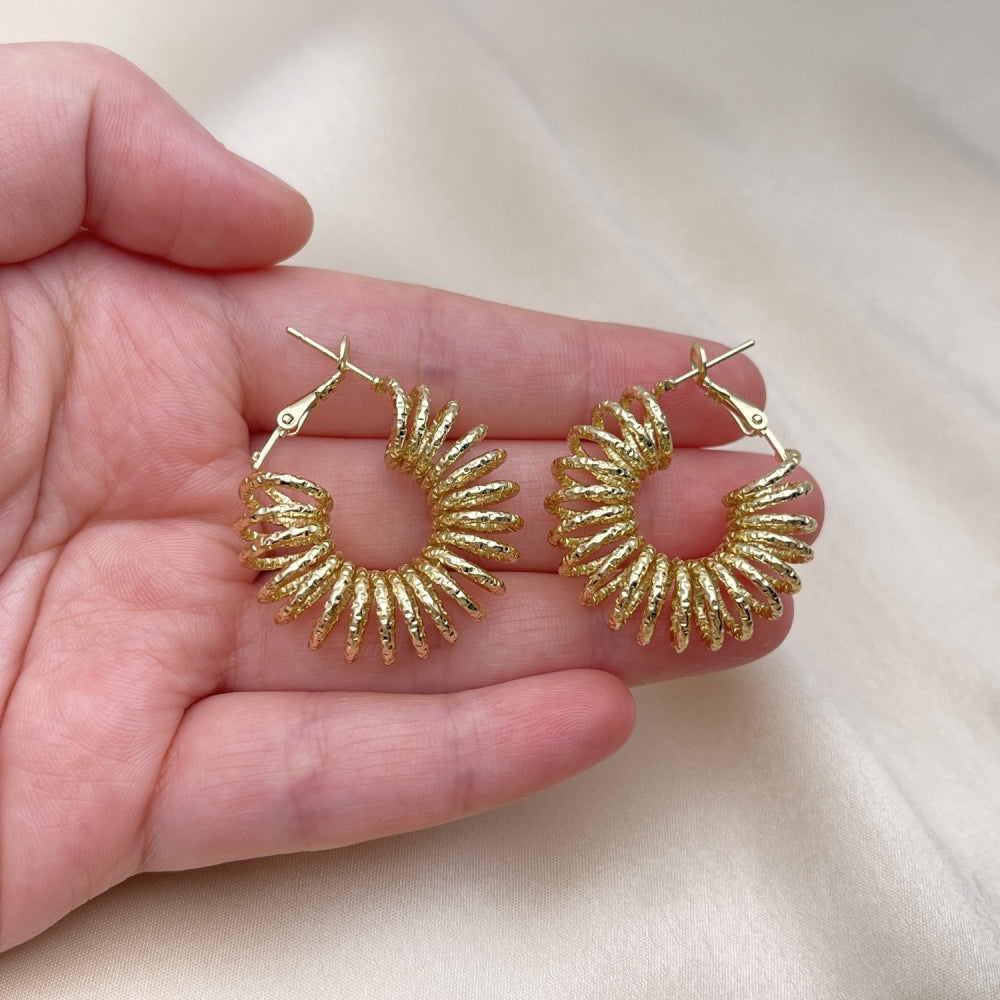 Oro Laminado Medium Hoop, Gold Filled Style Spiral and Twist Design, Diamond Cutting Finish, Golden Finish