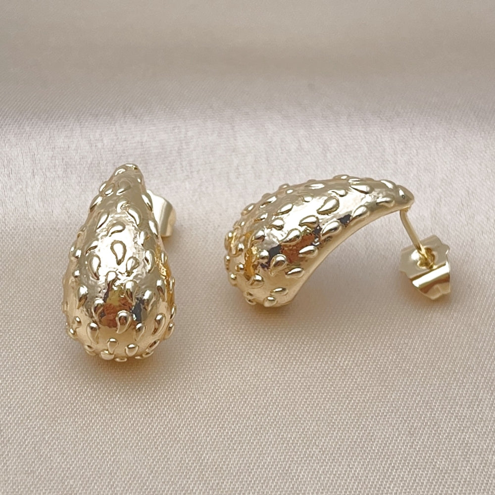 Oro Laminado Stud Earring, Gold Filled Style Teardrop Design, Polished, Golden Finish