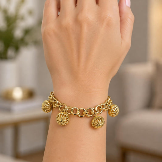 Oro Laminado Charm Bracelet, Gold Filled Style Rolo Design, Diamond Cutting Finish, Golden Finish