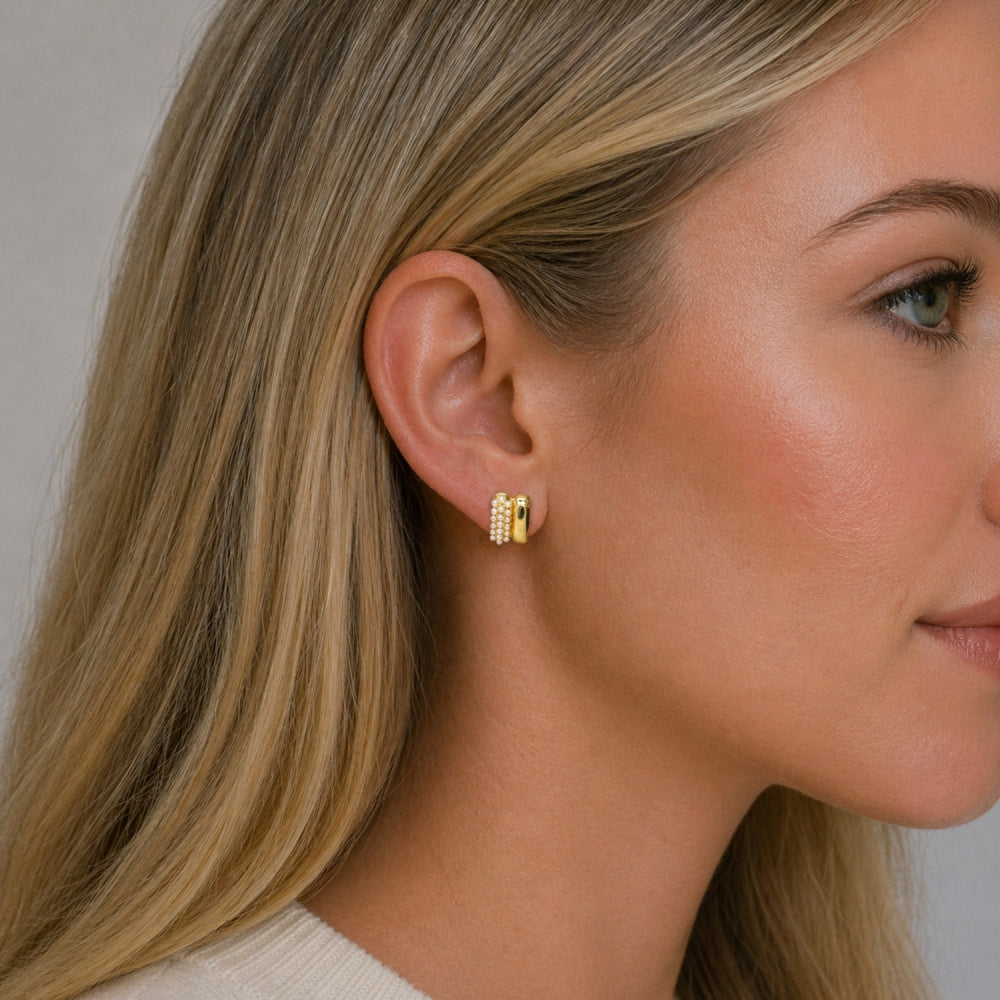 Oro Laminado Stud Earring, Gold Filled Style with Ivory Pearl, Polished, Golden Finish