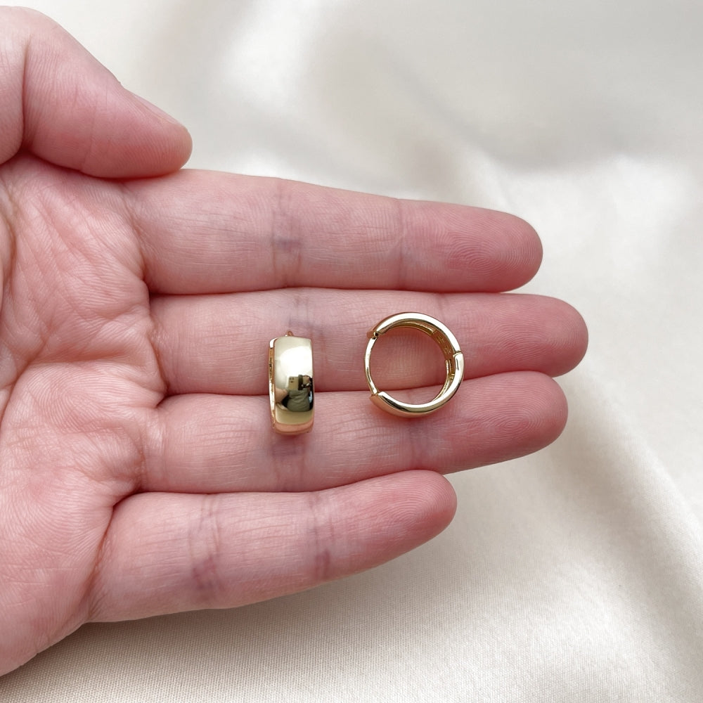 Oro Laminado Huggie Hoop, Gold Filled Style Polished, Golden Finish