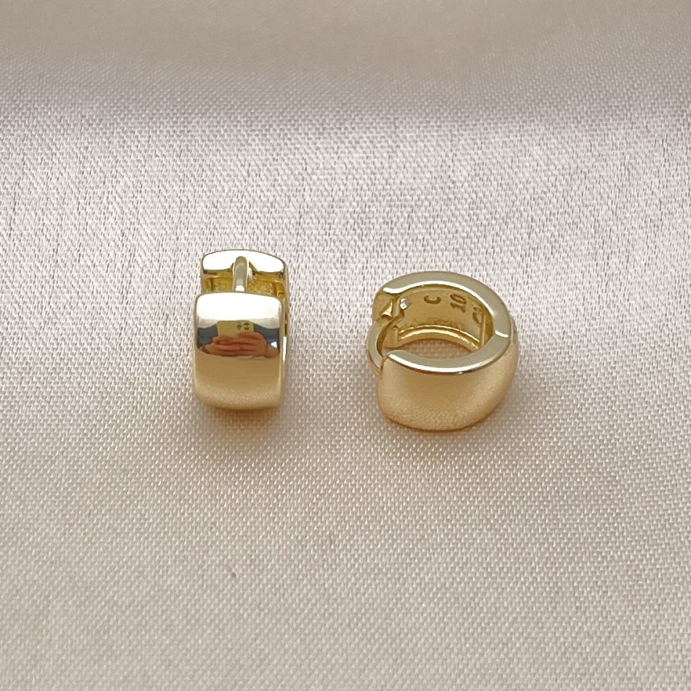 Oro Laminado Huggie Hoop, Gold Filled Style Polished, Golden Finish