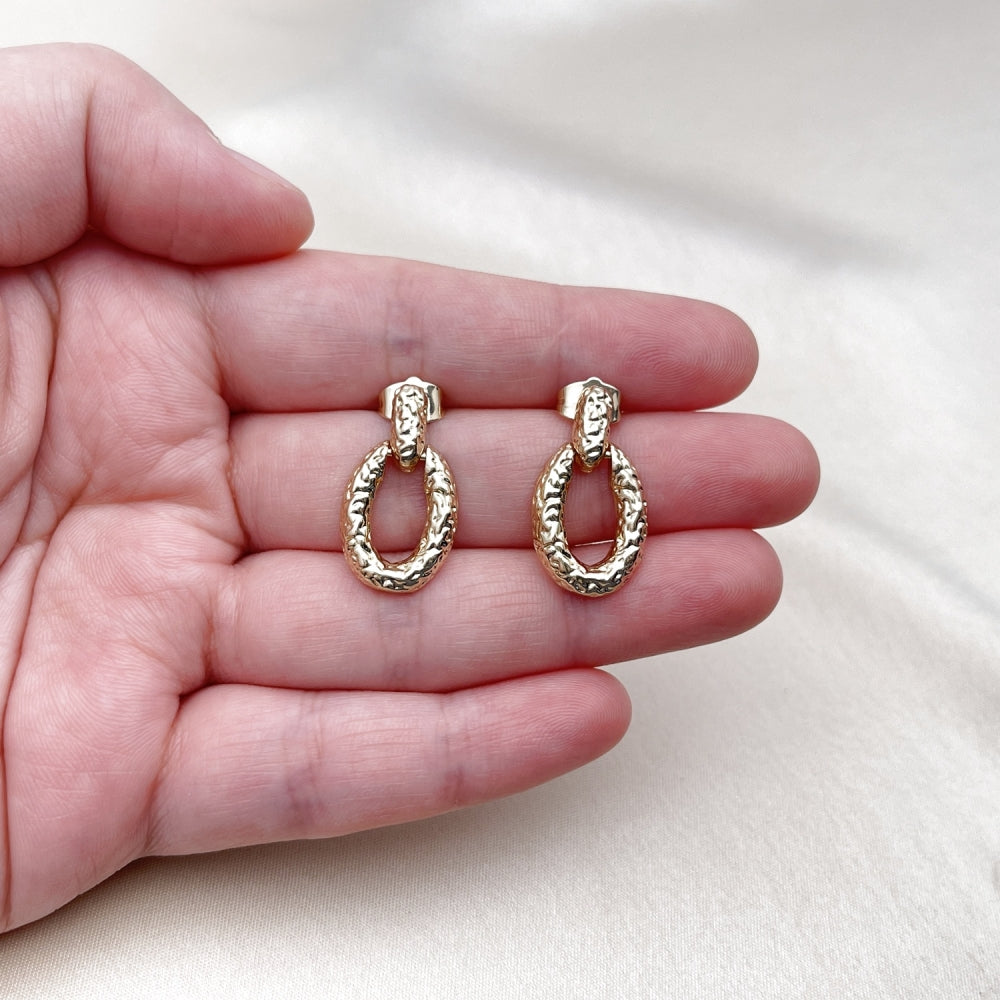 Oro Laminado Stud Earring, Gold Filled Style Diamond Cutting Finish, Golden Finish