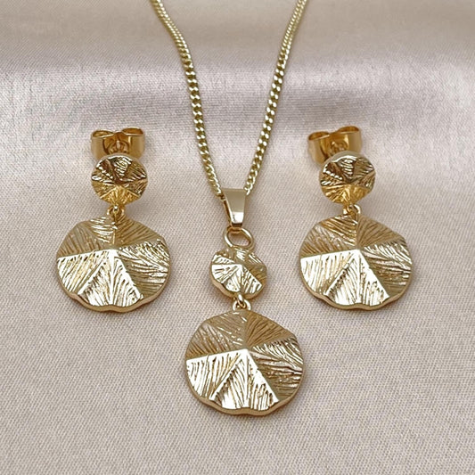 Oro Laminado Earring and Pendant Adult Set, Gold Filled Style Diamond Cutting Finish, Golden Finish