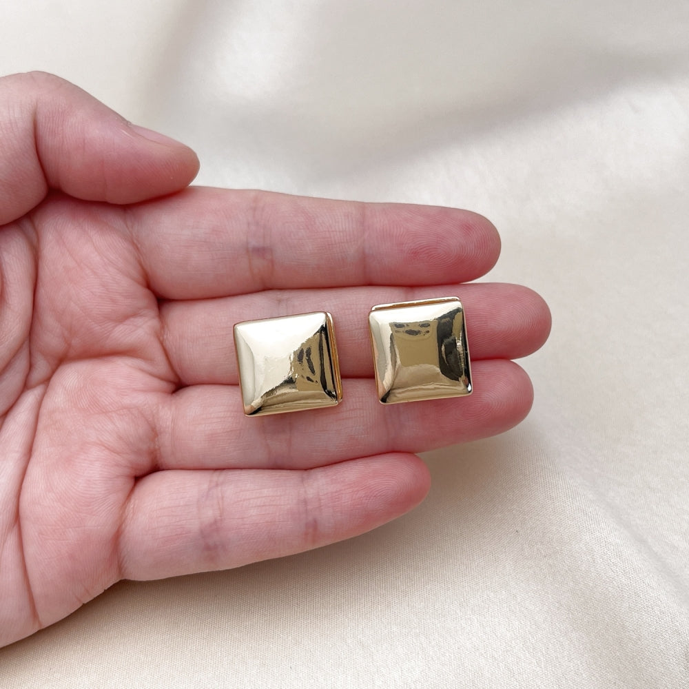 Oro Laminado Huggie Hoop, Gold Filled Style Polished, Golden Finish