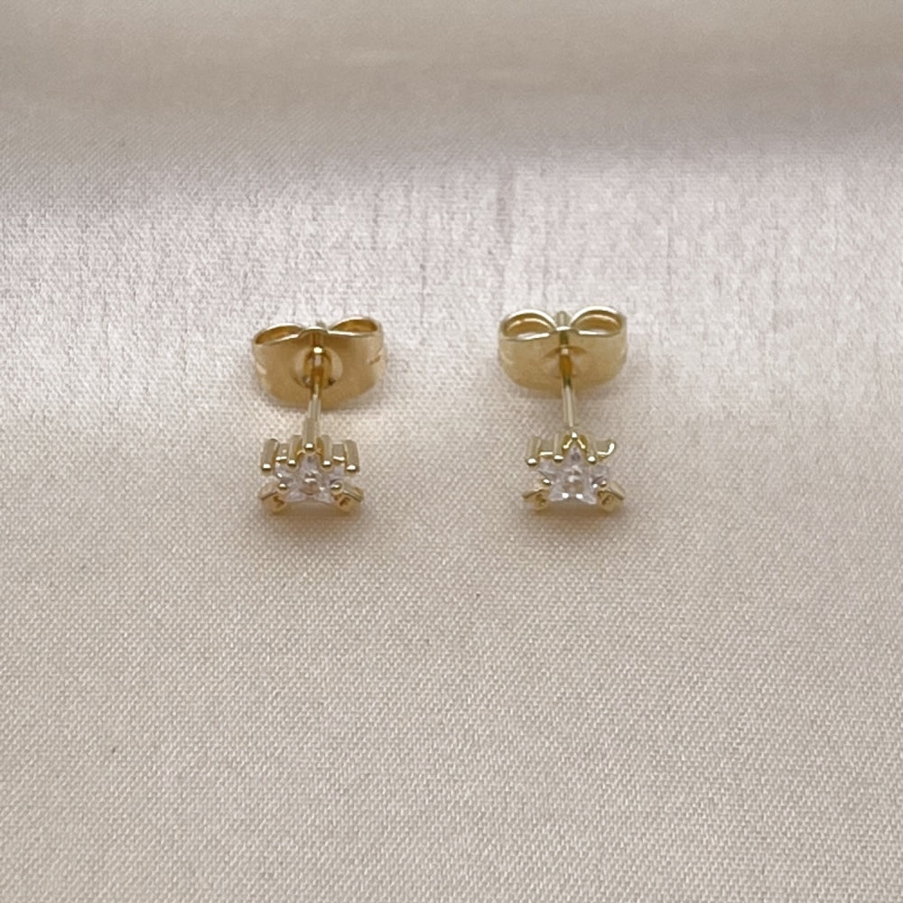 Oro Laminado Stud Earring, Gold Filled Style with White Cubic Zirconia, Polished, Golden Finish