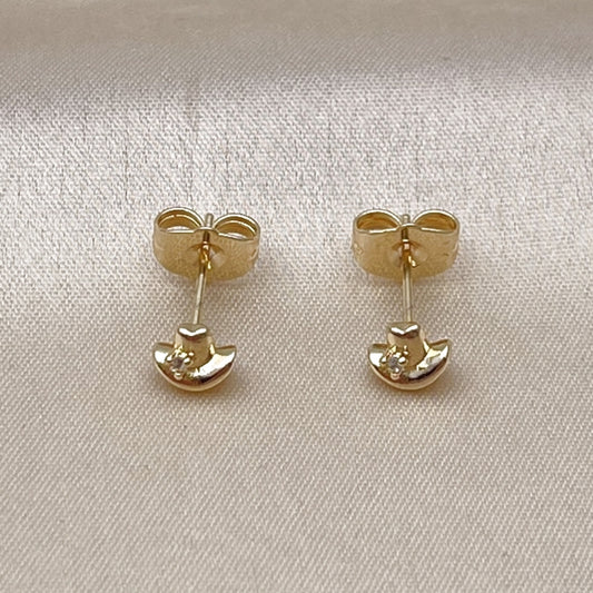 Oro Laminado Stud Earring, Gold Filled Style Hat Design, with White Cubic Zirconia, Polished, Golden Finish