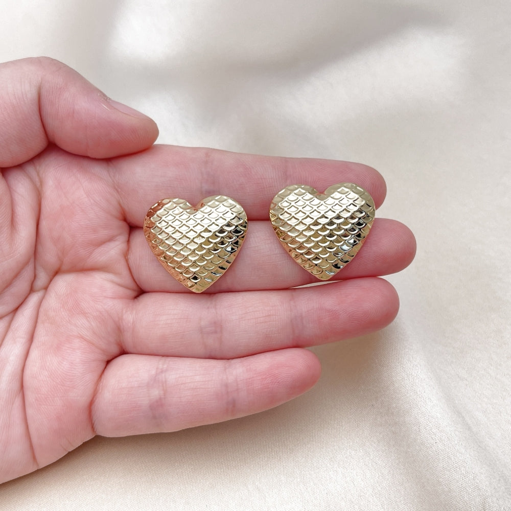 Oro Laminado Stud Earring, Gold Filled Style Heart and Hollow Design, Polished, Golden Finish