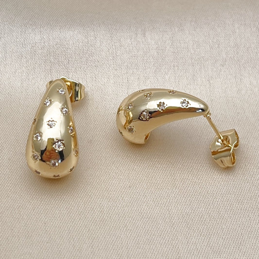 Oro Laminado Stud Earring, Gold Filled Style Teardrop Design, with White Cubic Zirconia, Polished, Golden Finish